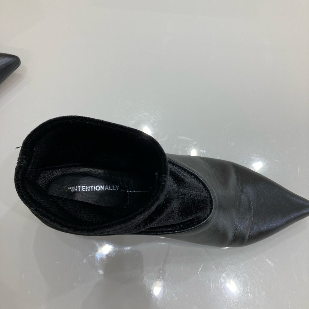 Intentionally Blank Women’s Black Leather Velvet Tizo Booties - Picture 10 of 11